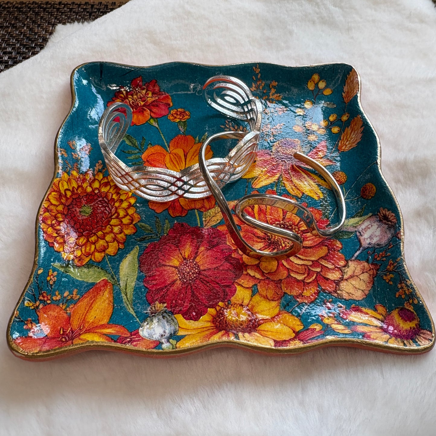 Scalloped Catch-All Tray
