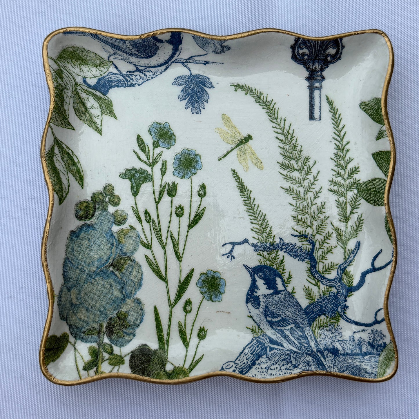 Scalloped Catch-All Tray
