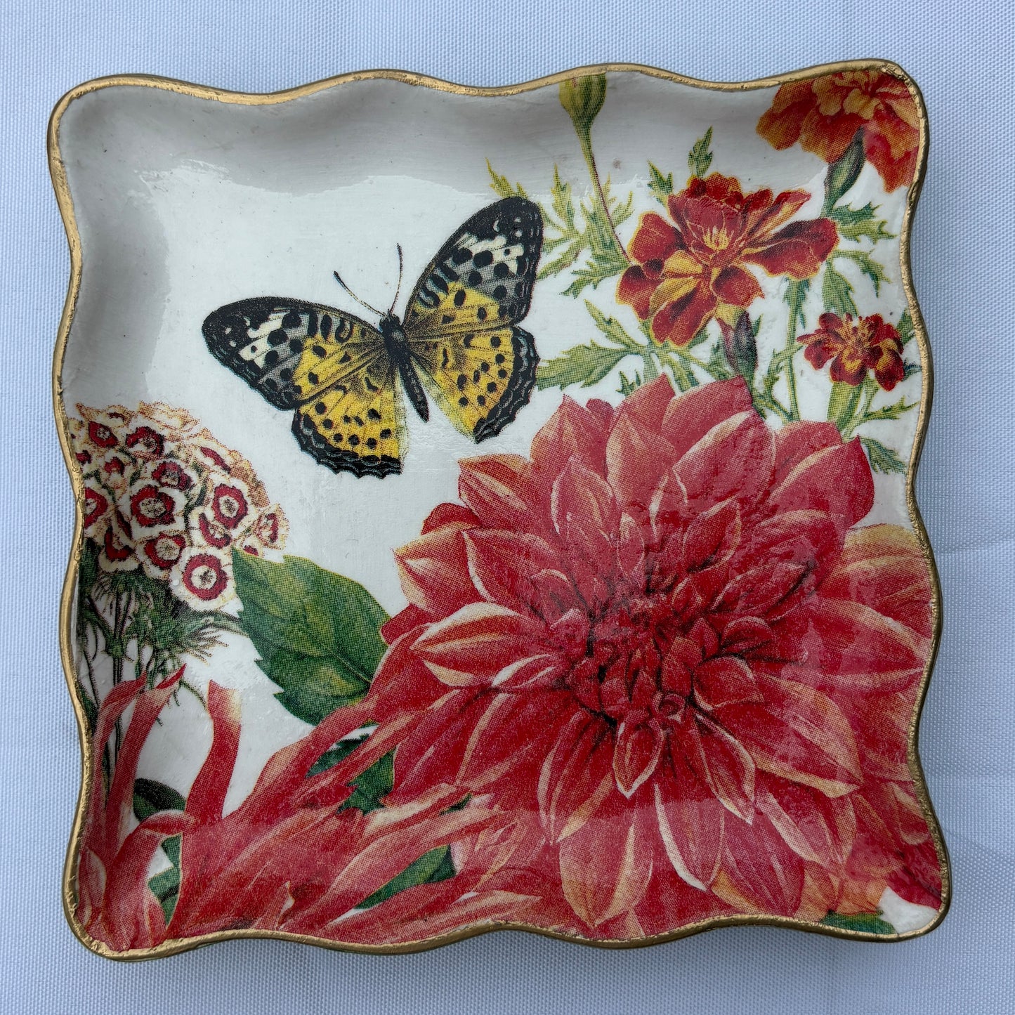 Scalloped Catch-All Tray (Red Dahlia)