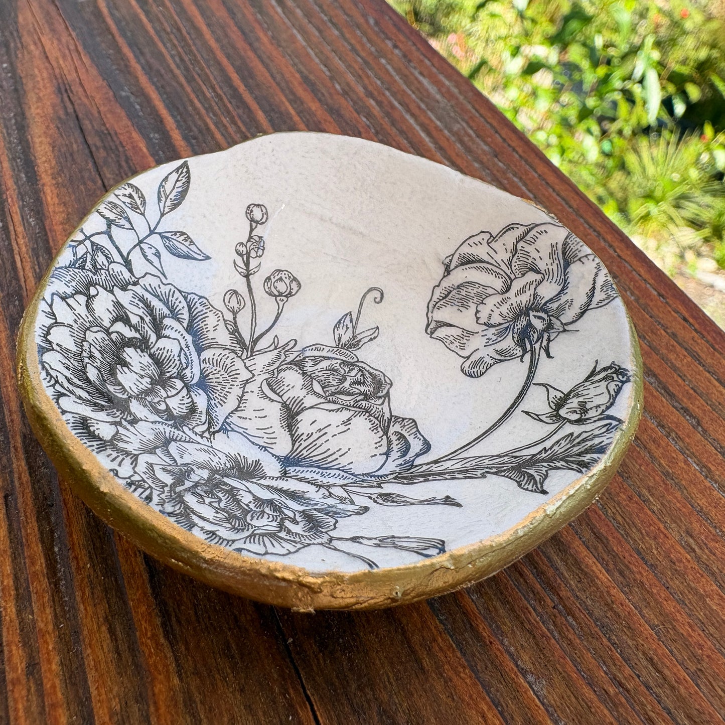 Organic Edge Ring Dish - Black Roses