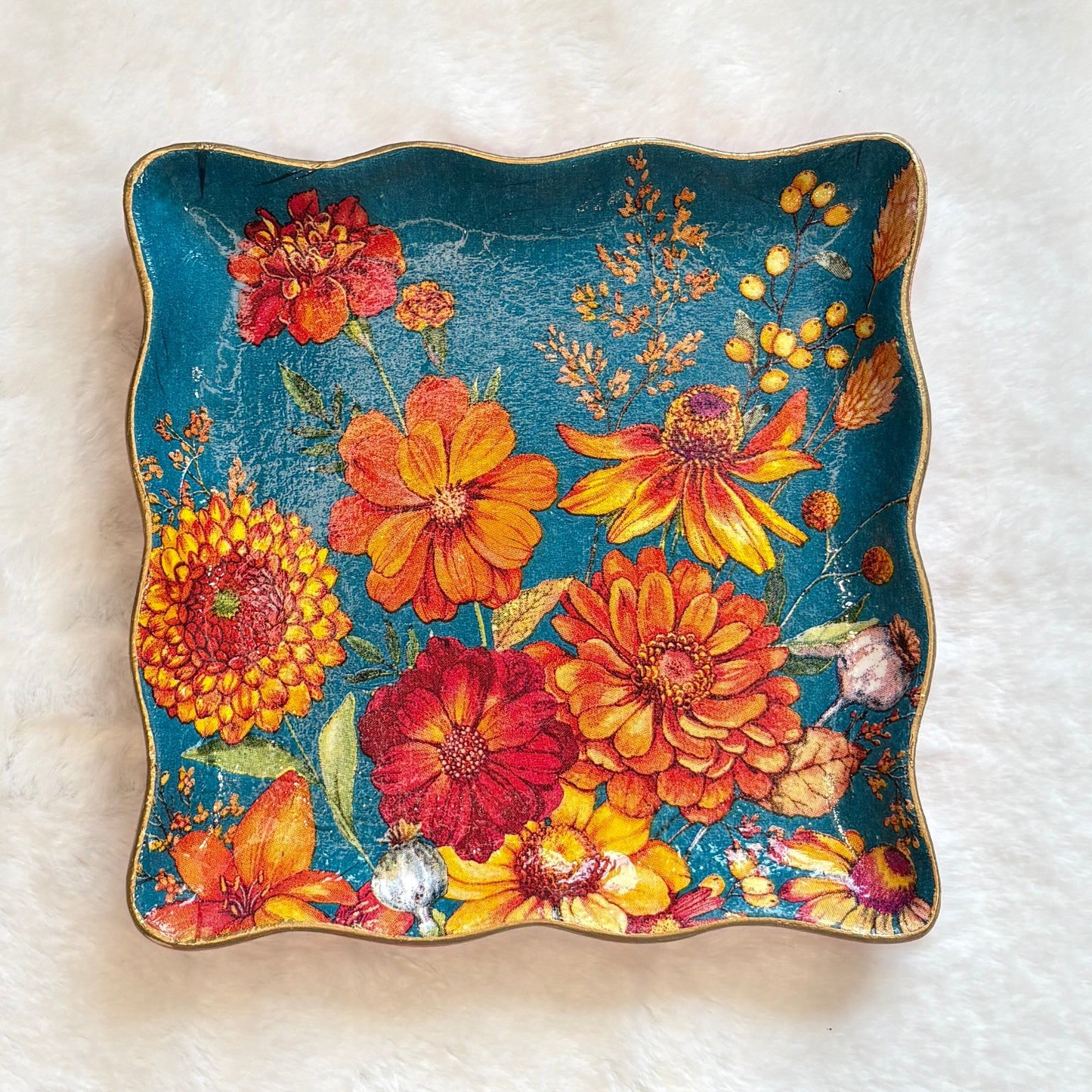 Scalloped Catch-All Tray