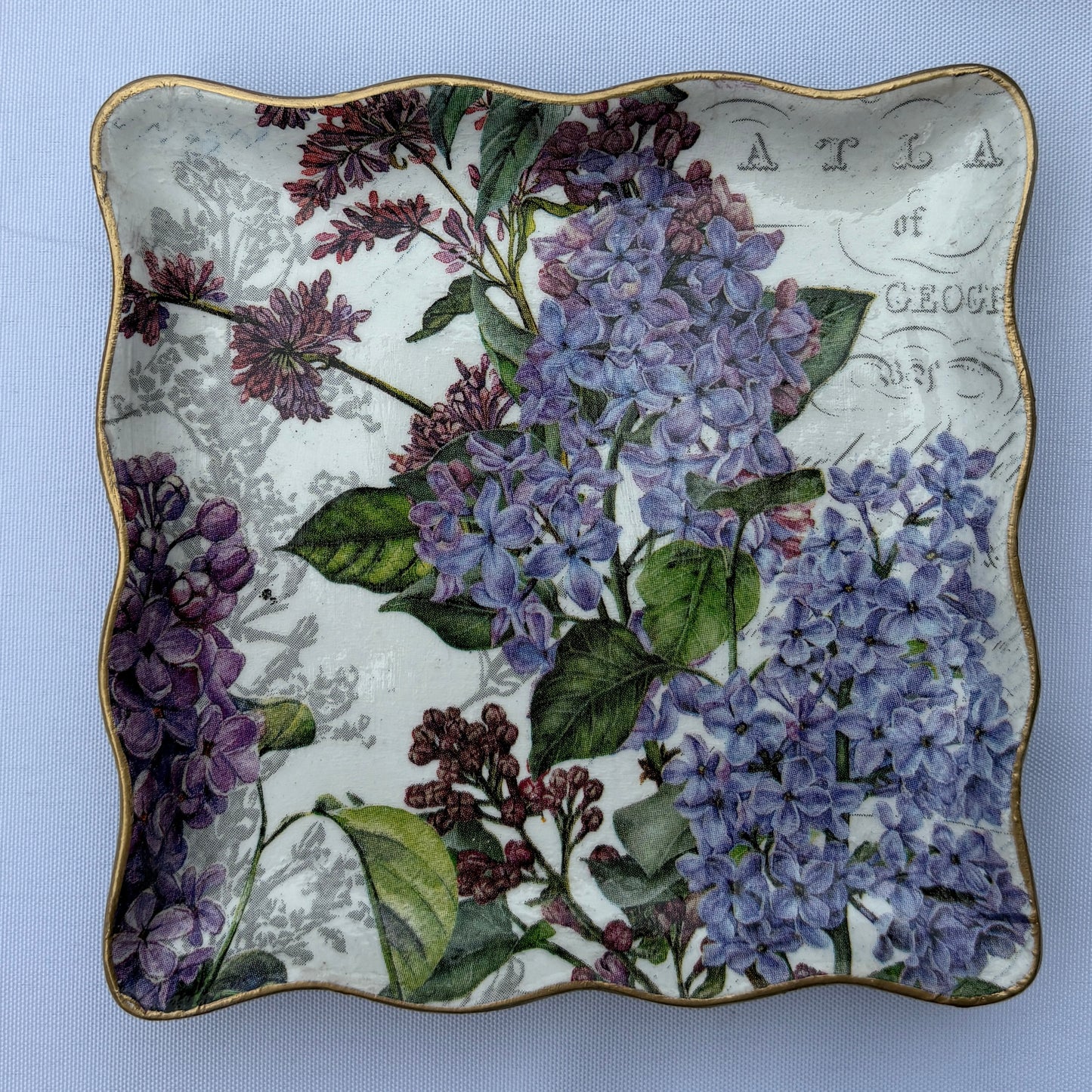 Scalloped Catch-All Tray