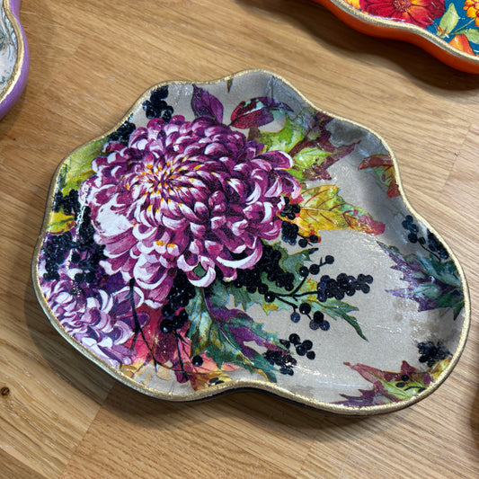 Lily Pad Dish | Purple Chrysanthemum