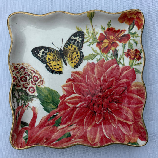 Scalloped Catch-All Tray (Red Dahlia)