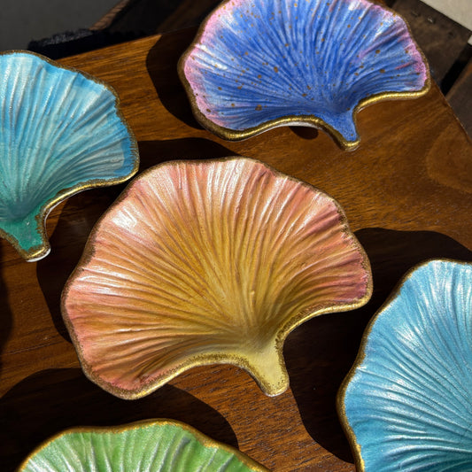 Ginkgo Leaf Ring Dish (Iridescent Peach)