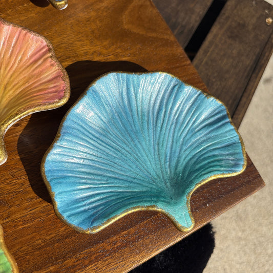 Ginkgo Leaf Ring Dish (Iridescent Aqua))